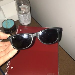 Ray ban wayfarers in good condition, barely worn.